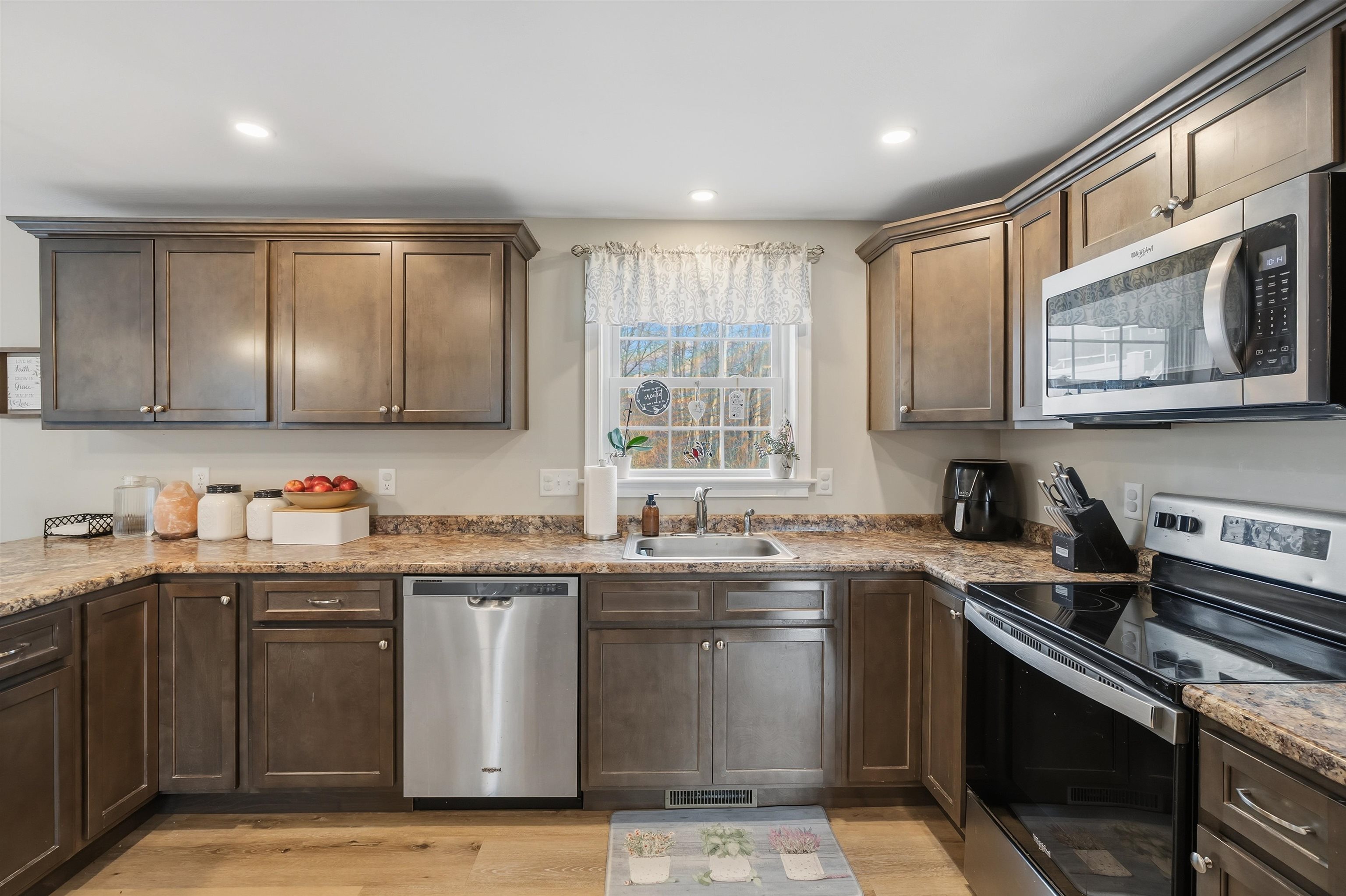 97 Timber Ridge Drive Milford, NH 03055 - Photo 6 of 31