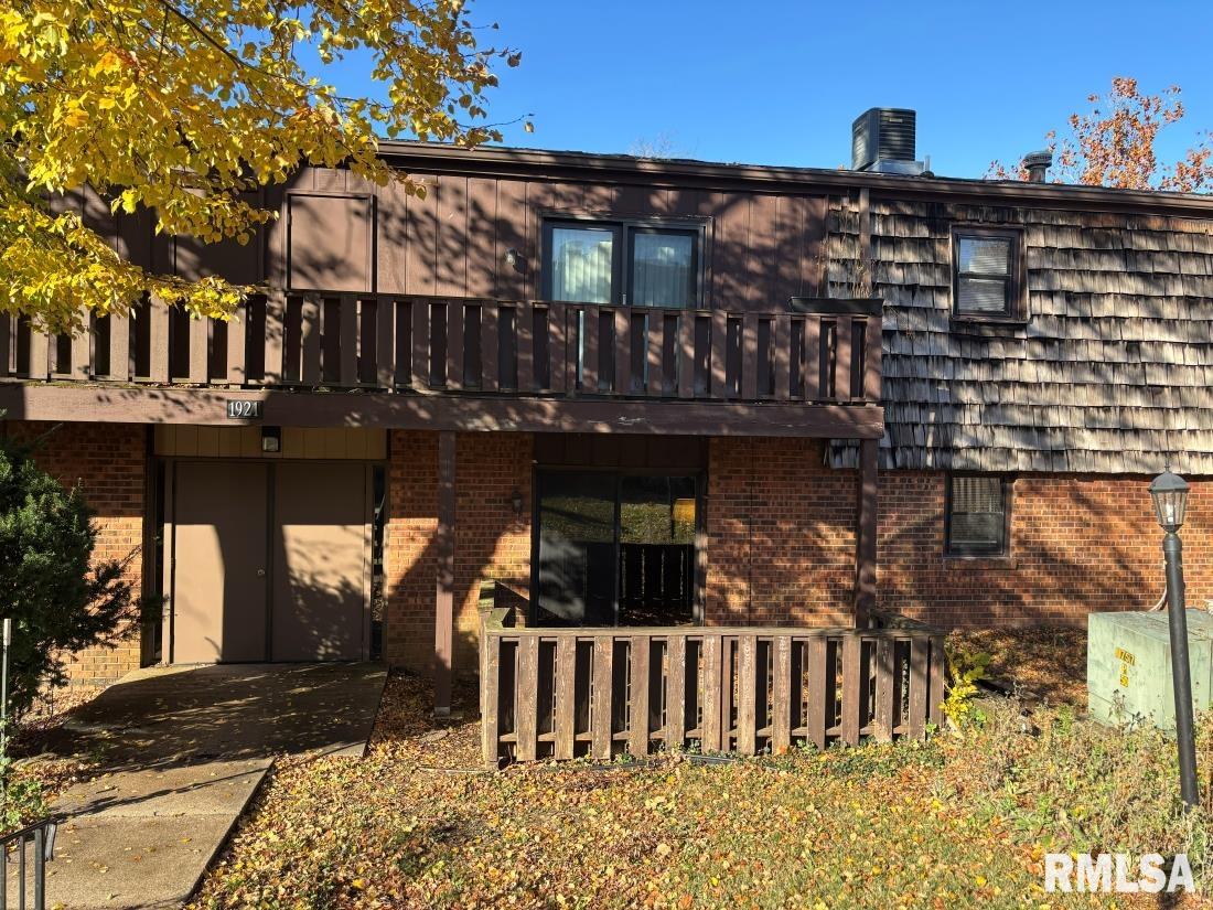 1921 Jeanette Lane, Unit 2 Springfield, IL 62702 - Photo 2 of 15 Gallery Image 2