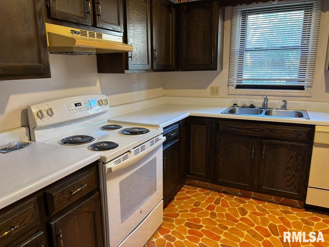 1921 Jeanette Lane, Unit 2 Springfield, IL 62702 - Photo 7 of 15 Gallery Image 7