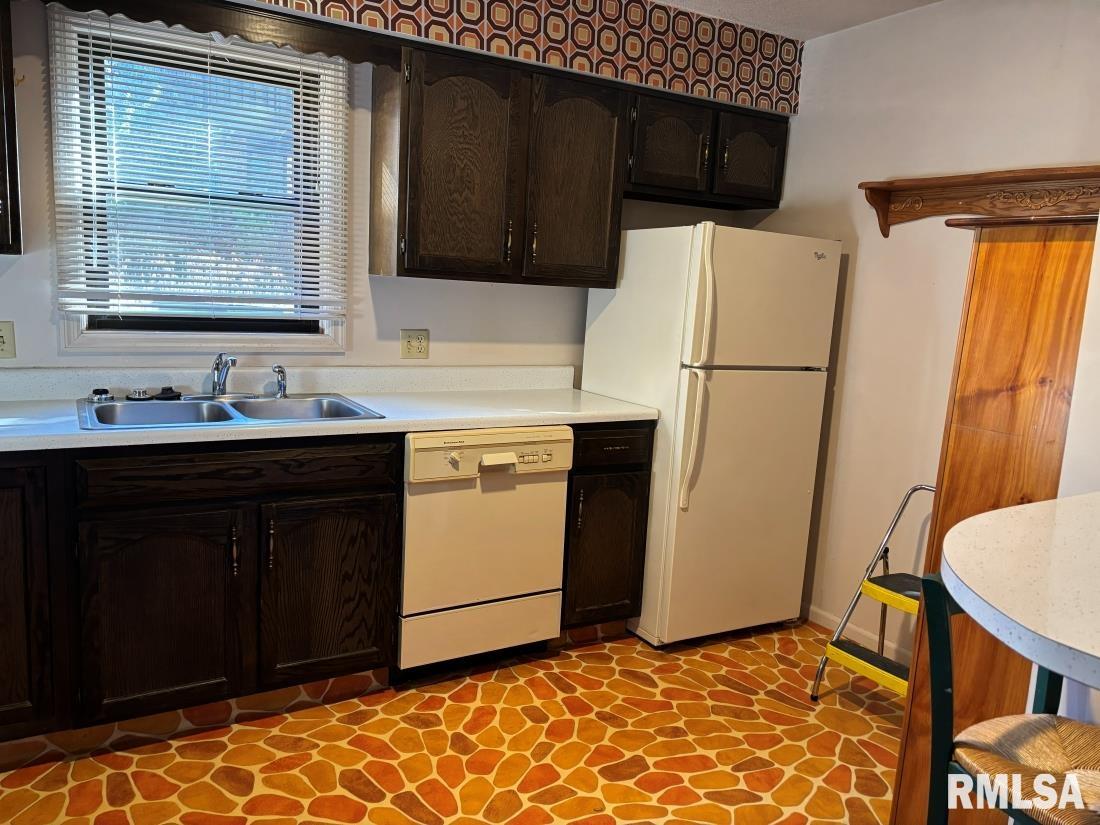 1921 Jeanette Lane, Unit 2 Springfield, IL 62702 - Photo 8 of 15 Gallery Image 8
