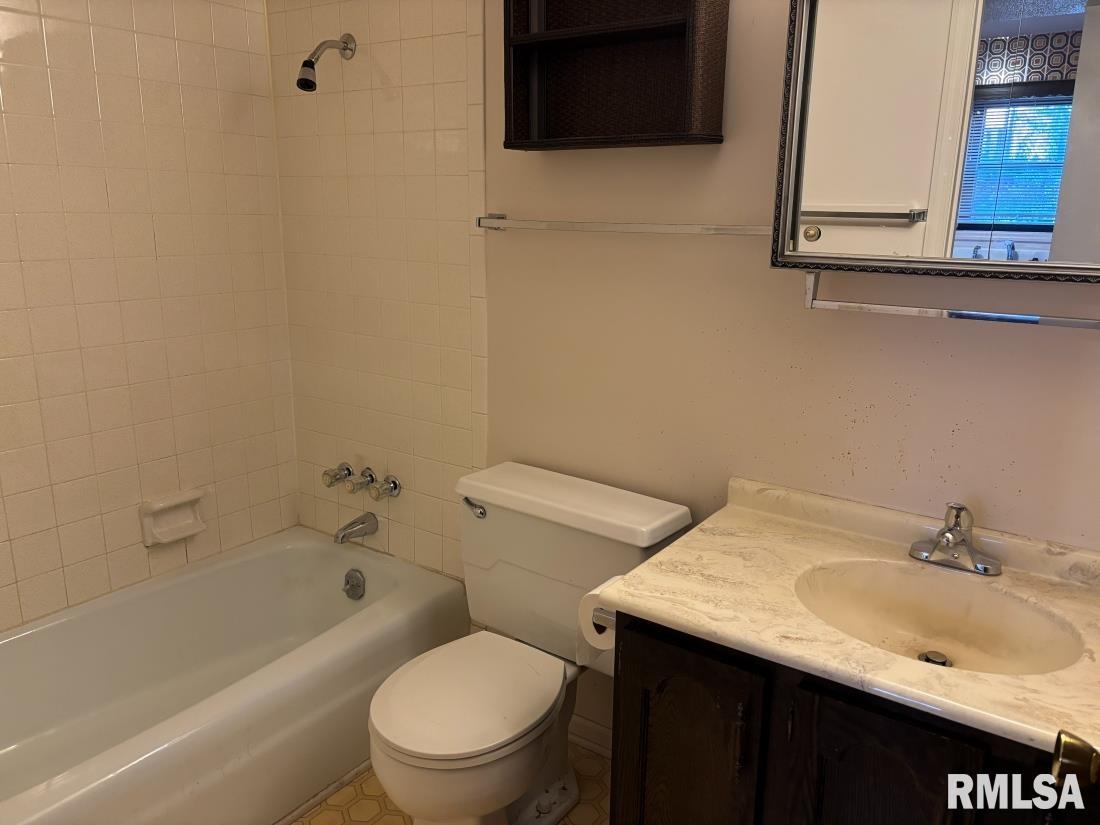 1921 Jeanette Lane, Unit 2 Springfield, IL 62702 - Photo 9 of 15 Gallery Image 9