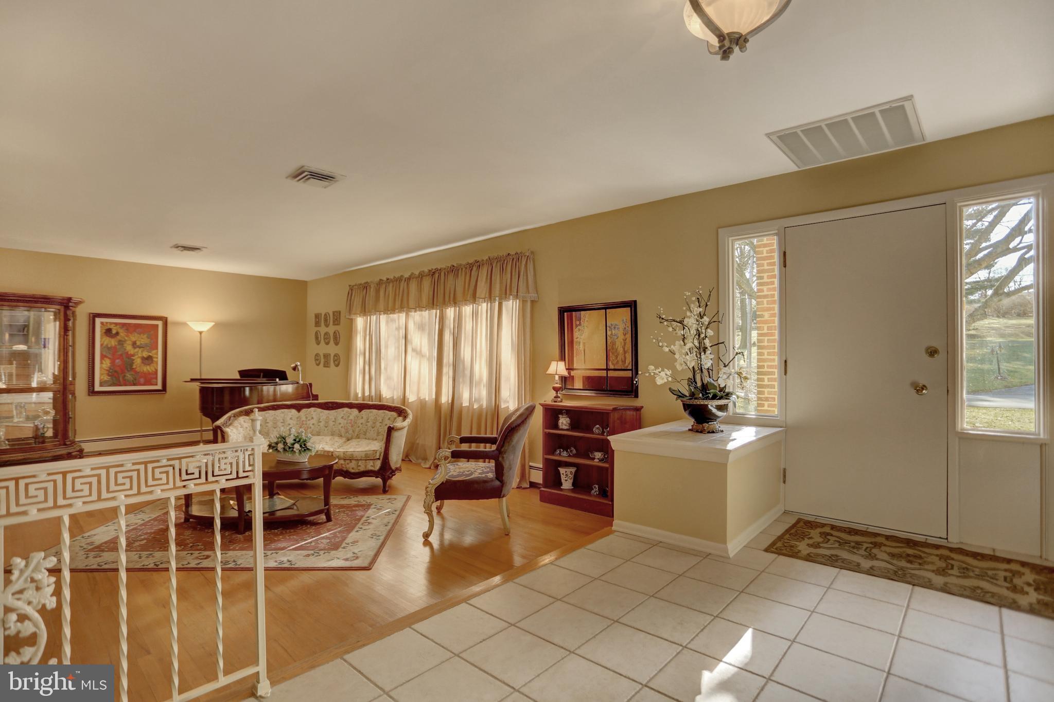 1540 Appletree Road Harrisburg, PA 17110 - Photo 4 of 48 Gallery Image 4