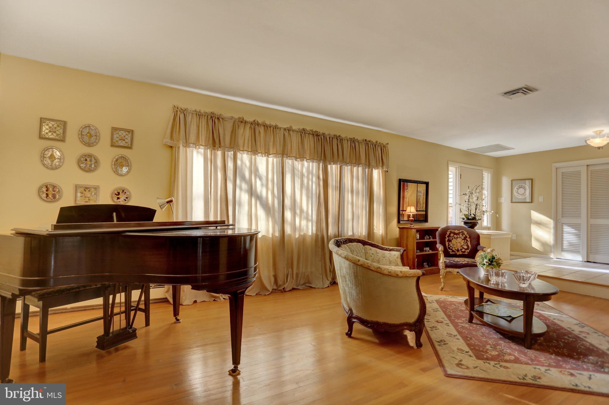 1540 Appletree Road Harrisburg, PA 17110 - Photo 8 of 48 Gallery Image 8