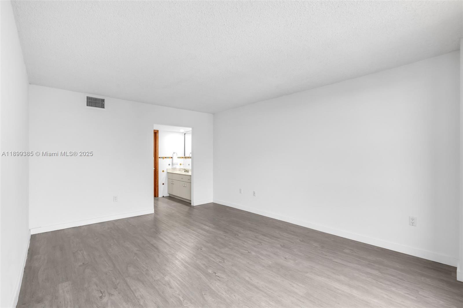 2333 Brickell Avenue, Unit PH208 Miami, FL 33129 - Photo 19 of 40 a view of an empty room and window