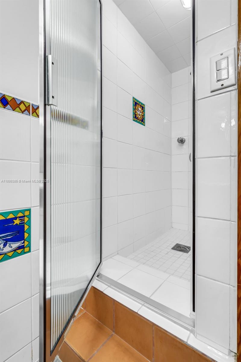 2333 Brickell Avenue, Unit PH208 Miami, FL 33129 - Photo 23 of 40 a bathroom with a bathtub