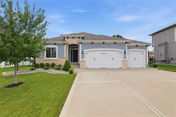 $550,000 | 4520 Southwest Nautilus Place, Lee's Summit, MO 64082