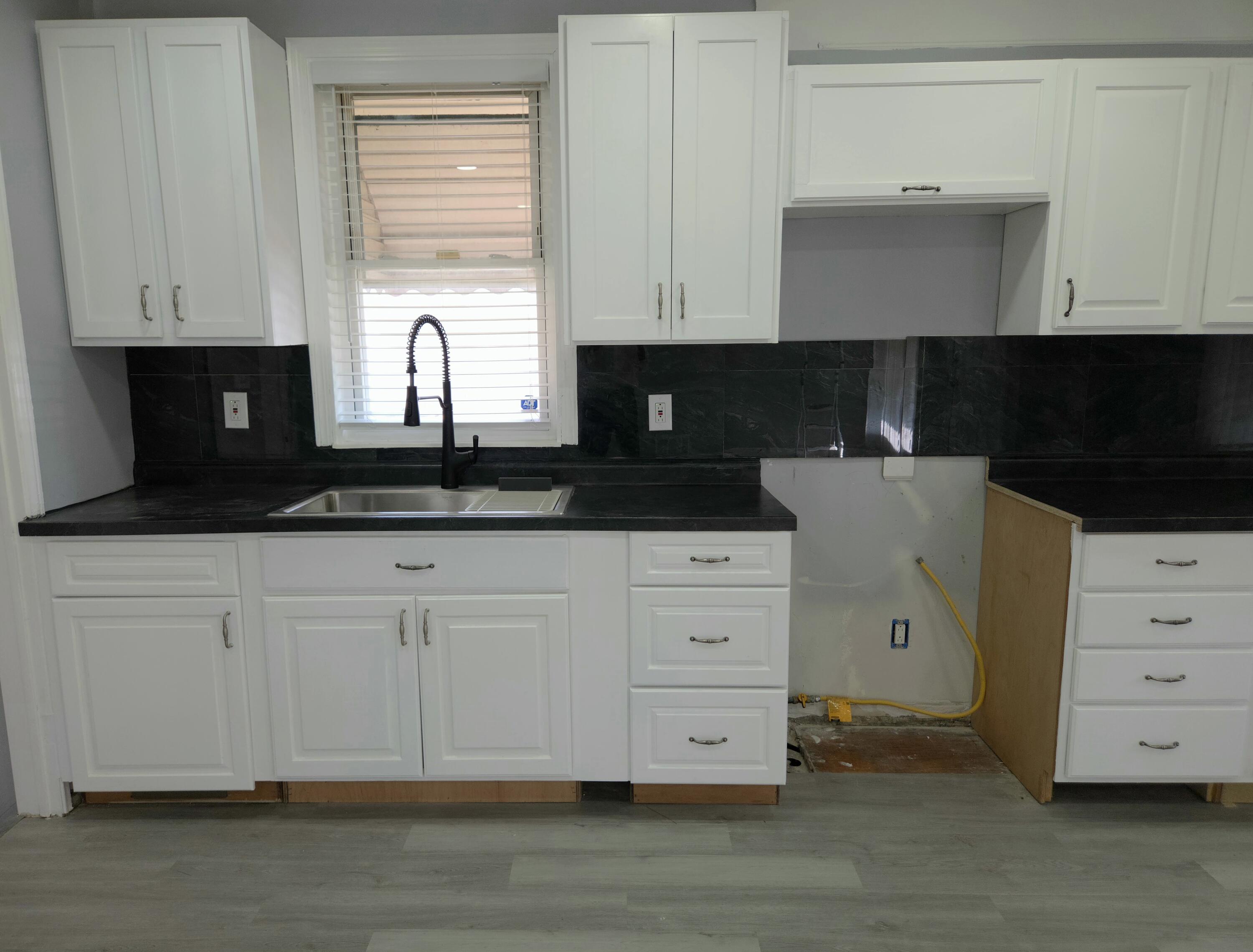 11792 Burt Road Detroit, MI 48228 - Photo 7 of 46 1000079434