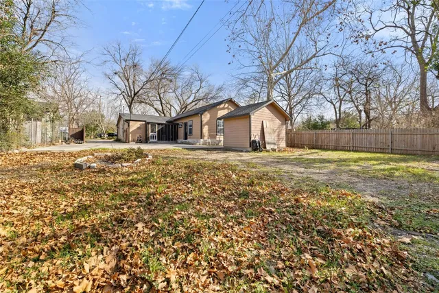 a view of a yard with a large tree