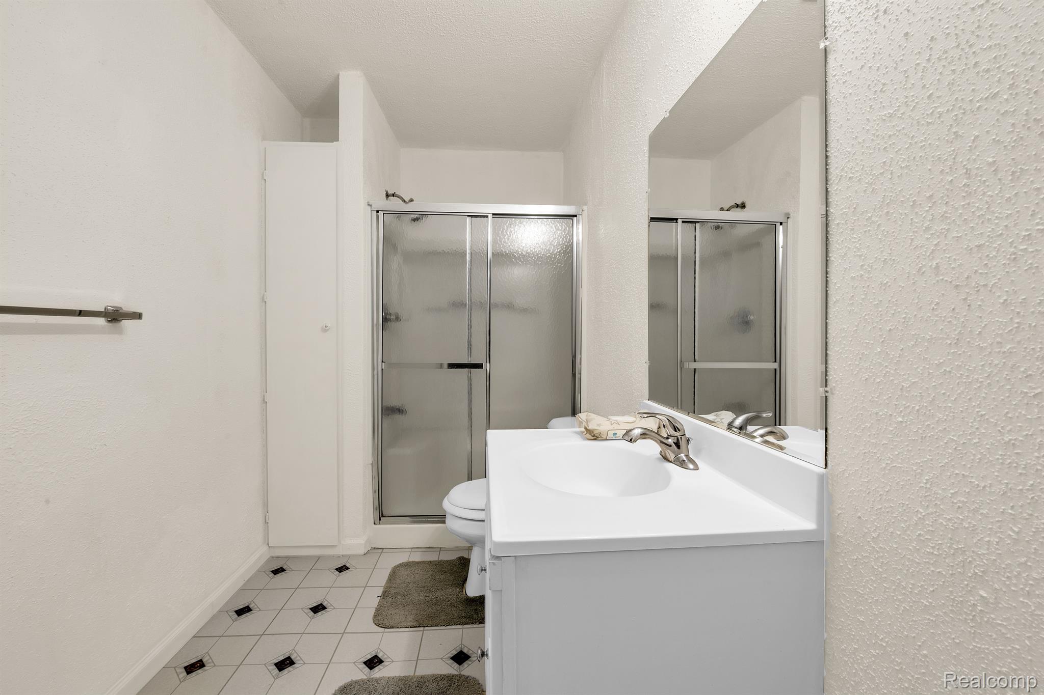 23890 Hall Road Trenton, MI 48183 - Photo 10 of 39 Gallery Image 10