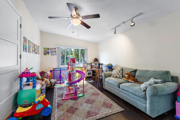 $3,950 | 805 East Madison Avenue, Stuart, FL 34996