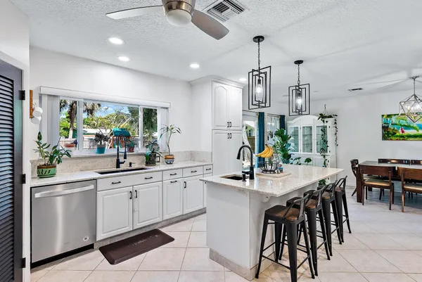 $3,950 | 805 East Madison Avenue, Stuart, FL 34996