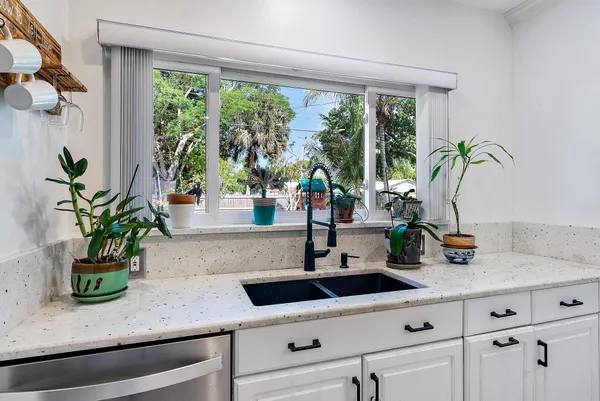 $3,950 | 805 East Madison Avenue, Stuart, FL 34996