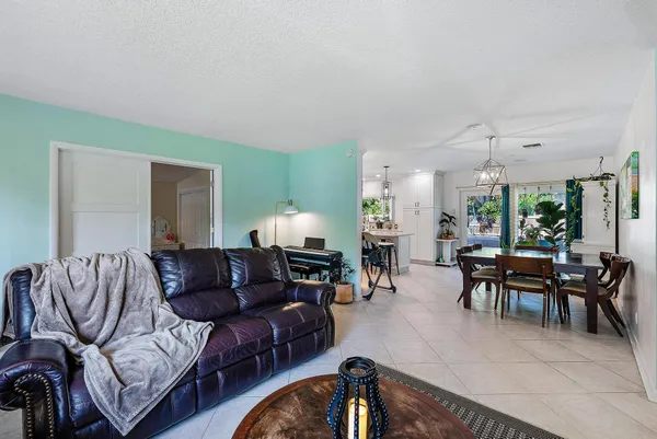 $3,950 | 805 East Madison Avenue, Stuart, FL 34996