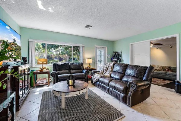 $3,950 | 805 East Madison Avenue, Stuart, FL 34996