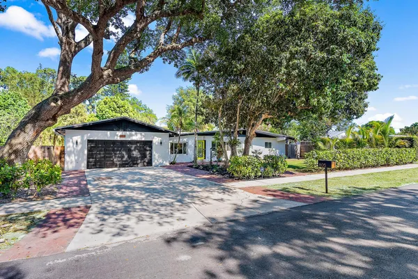 $3,950 | 805 East Madison Avenue, Stuart, FL 34996