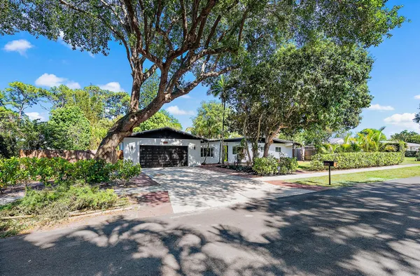 $3,950 | 805 East Madison Avenue, Stuart, FL 34996