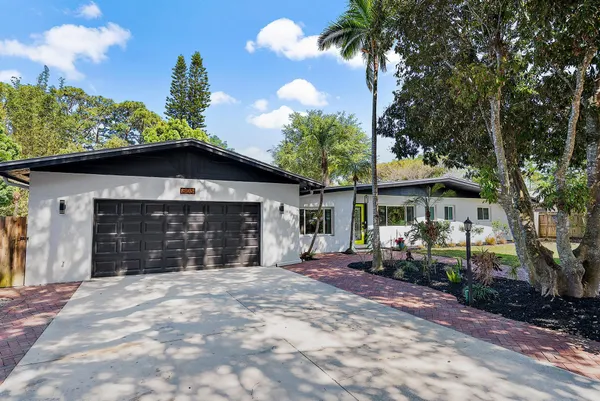 $3,950 | 805 East Madison Avenue, Stuart, FL 34996