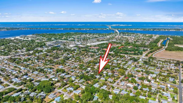 $3,950 | 805 East Madison Avenue, Stuart, FL 34996