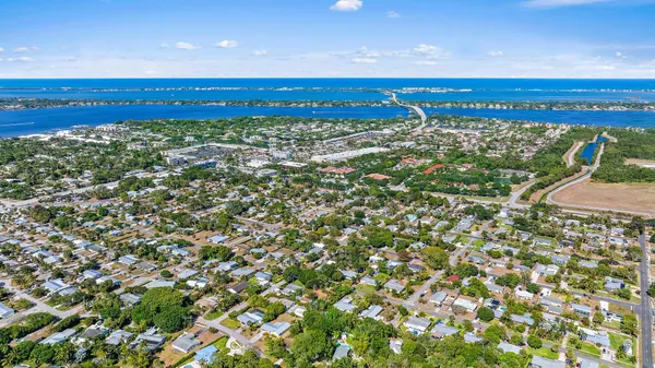 $3,950 | 805 East Madison Avenue, Stuart, FL 34996