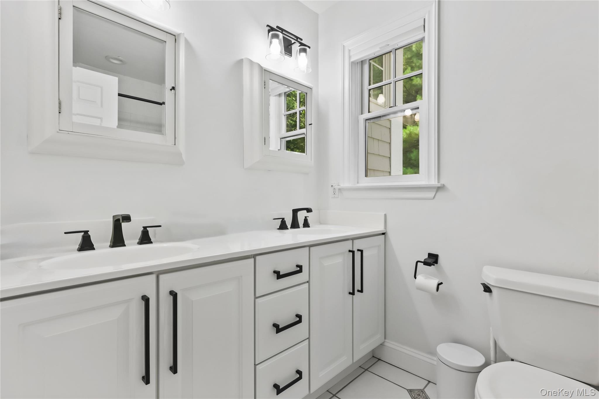 400 Cyrus Field Road Irvington, NY 10533 - Photo 14 of 27 Shared Full Bath on Second Level