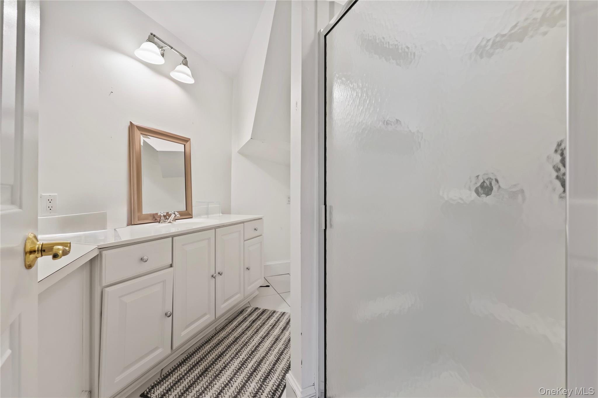 400 Cyrus Field Road Irvington, NY 10533 - Photo 18 of 27 Ensuite Bath in Fourth Bedroom