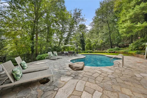 $1,250,000 | 400 Cyrus Field Road, Irvington, NY 10533