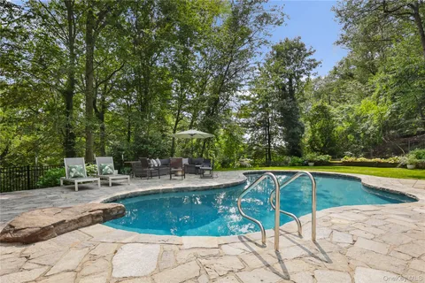 $1,250,000 | 400 Cyrus Field Road, Irvington, NY 10533