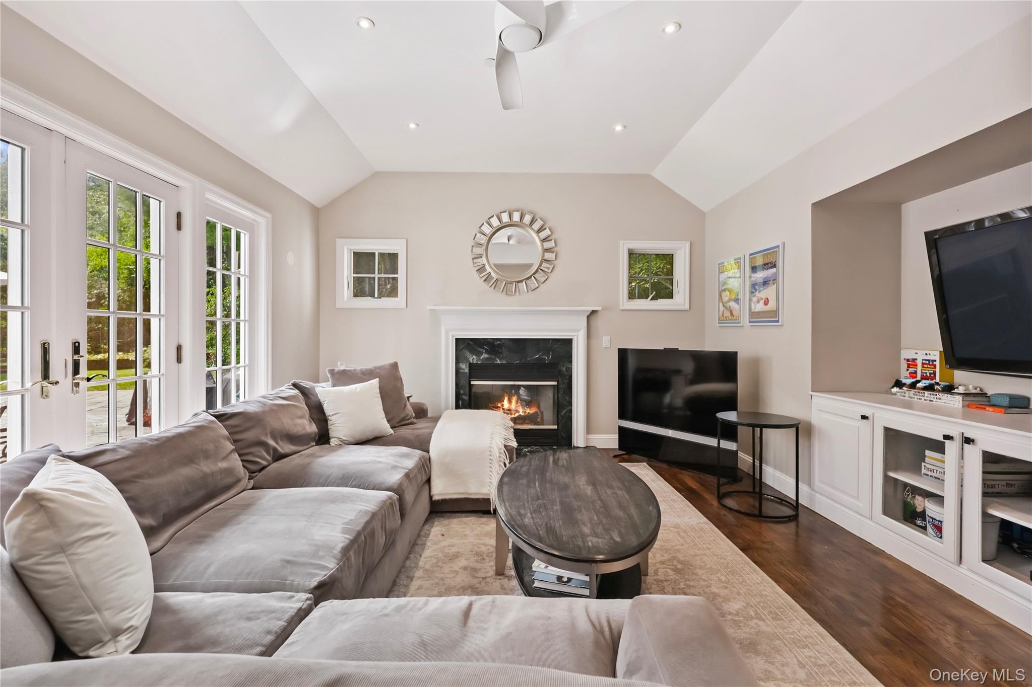 400 Cyrus Field Road Irvington, NY 10533 - Photo 3 of 27 Living Room