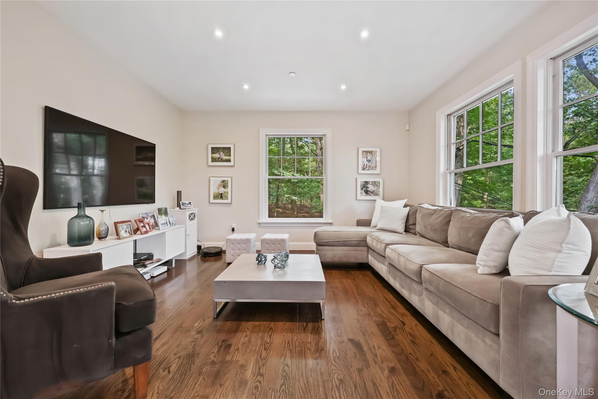 400 Cyrus Field Road Irvington, NY 10533 - Photo 6 of 27 Formal Living Area