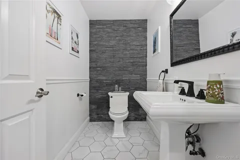 $1,250,000 | 400 Cyrus Field Road, Irvington, NY 10533