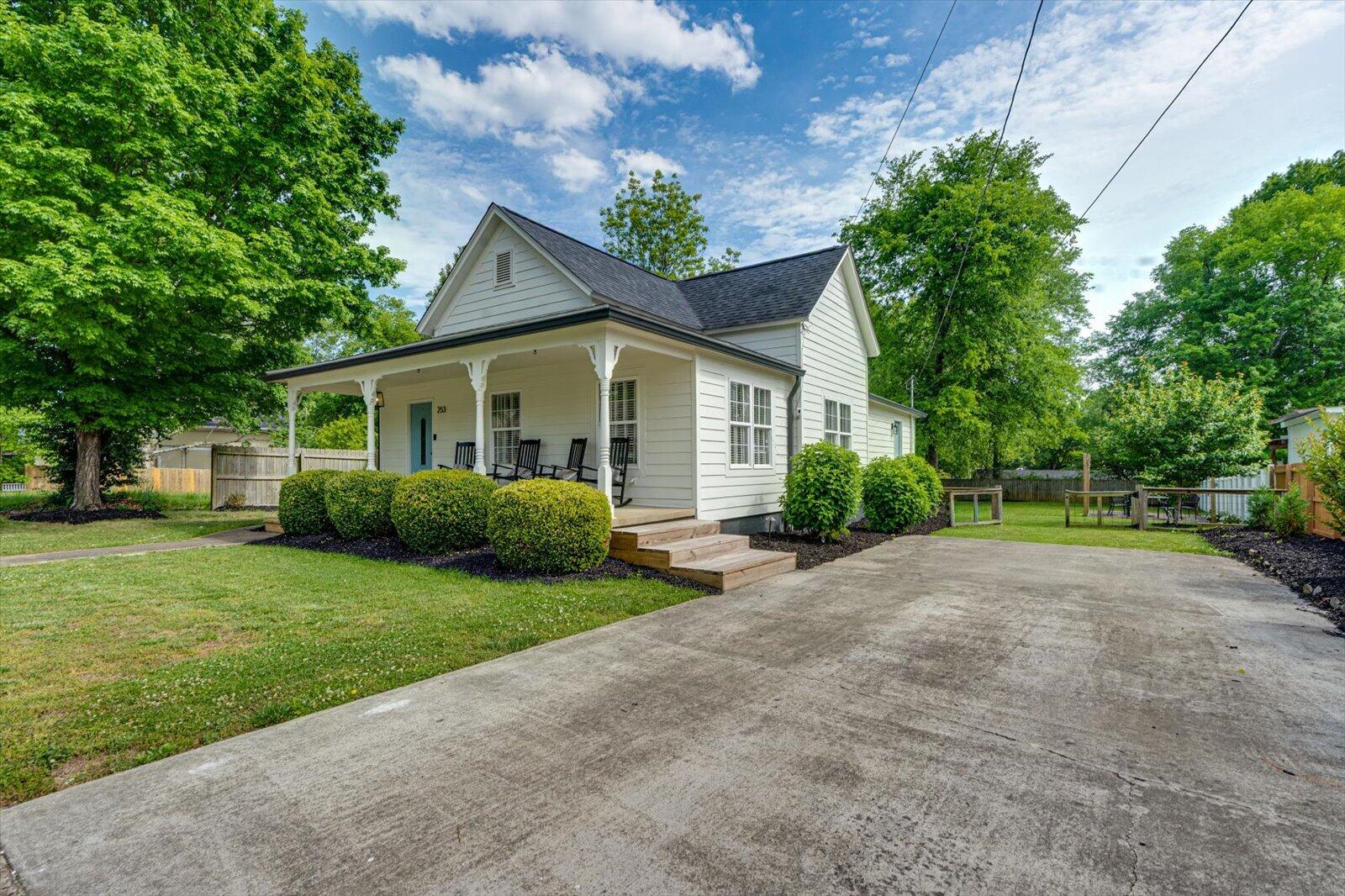 253 18th Street Northwest Cleveland, TN 37311 - Photo 2 of 33 02-253 18th St NW-2