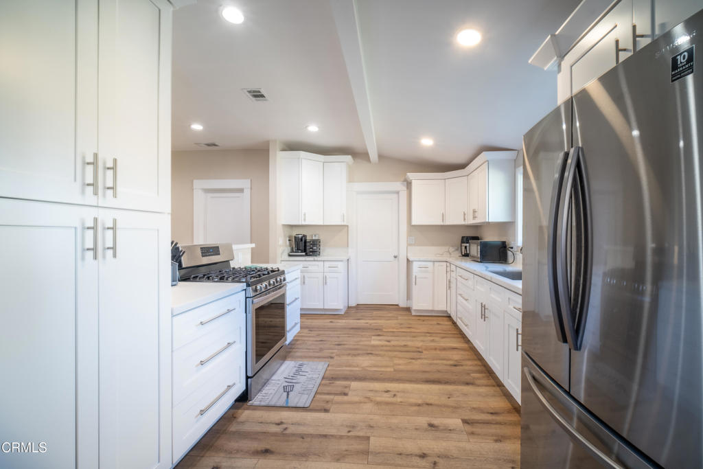 519 West 6th Street Oxnard, CA 93030 - Photo 7 of 19 6th street (17 of 19)