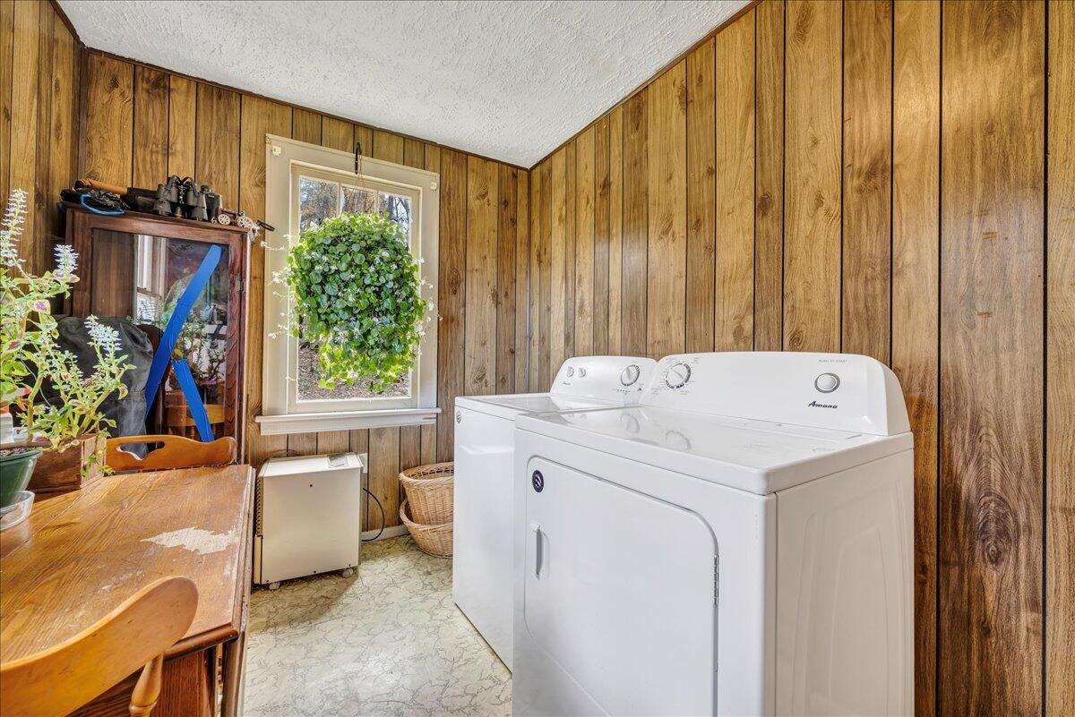 6364 Franklin Road Boones Mill, VA 24065 - Photo 14 of 24 a utility room with dryer and washer