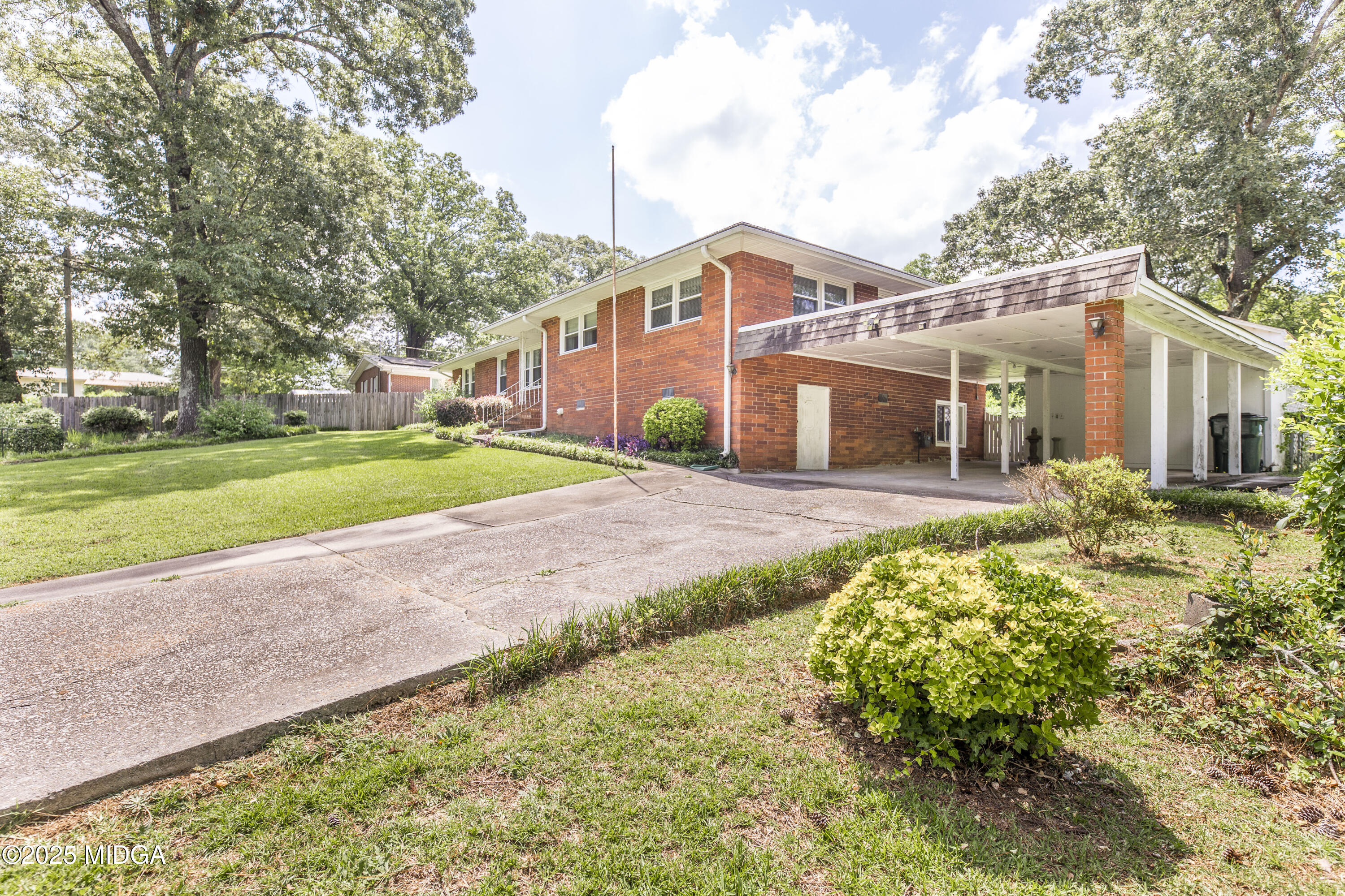 101 Spring Street Warner Robins, GA 31088 - Photo 3 of 28 101 Spring St 5