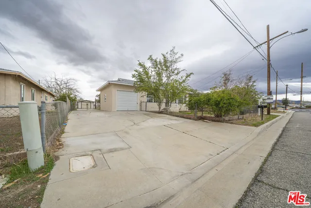 $2,500 | 38020 12th Street East, Palmdale, CA 93550