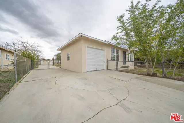 $2,500 | 38020 12th Street East, Palmdale, CA 93550