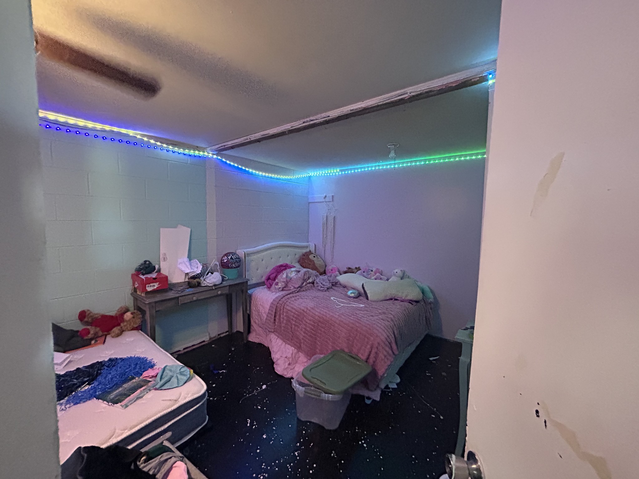 476 Sunset Drive Sparta, TN 38583 - Photo 11 of 21 a room with furniture and a rug