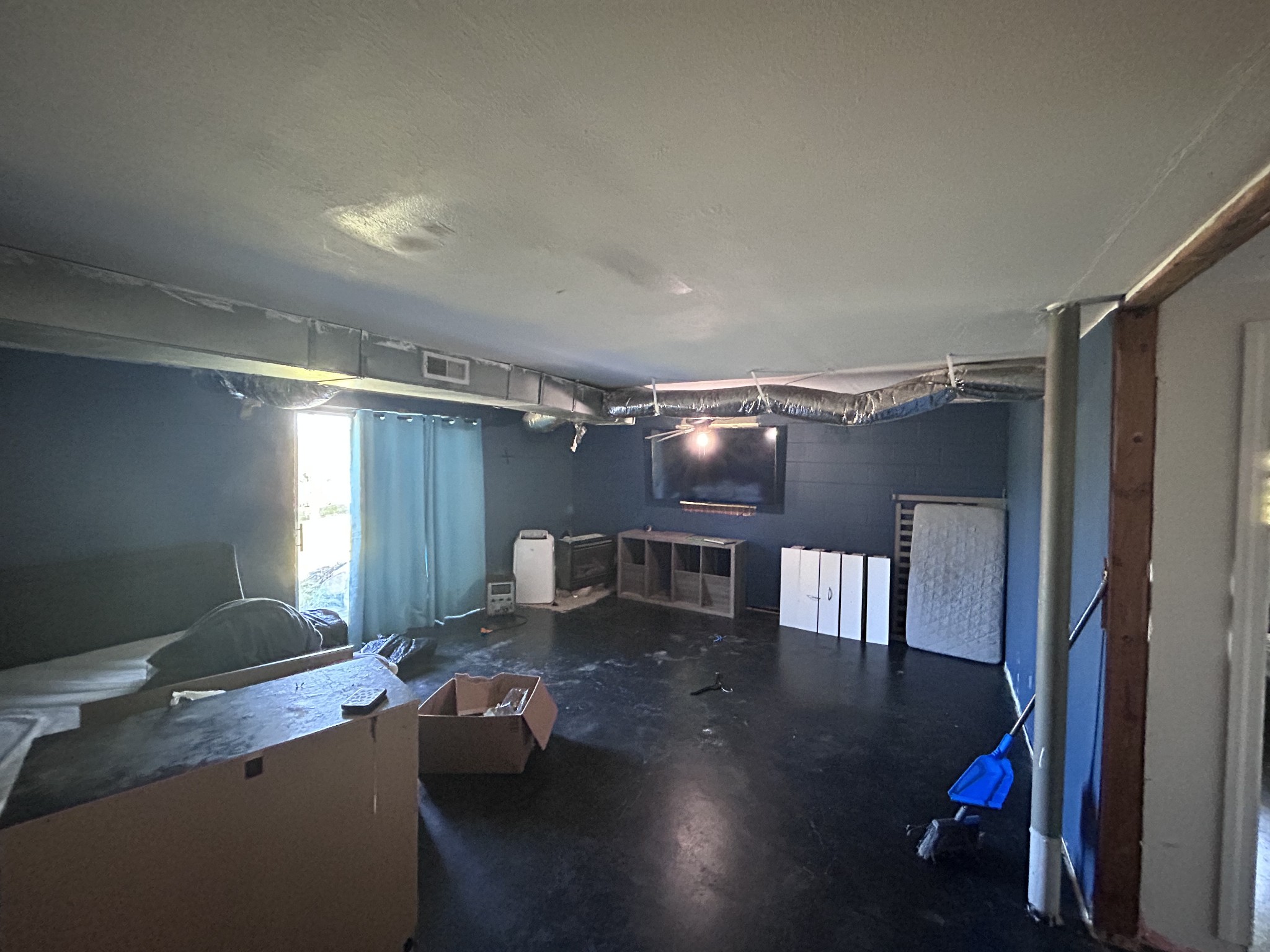 476 Sunset Drive Sparta, TN 38583 - Photo 13 of 21 a living room with furniture and a wooden floor