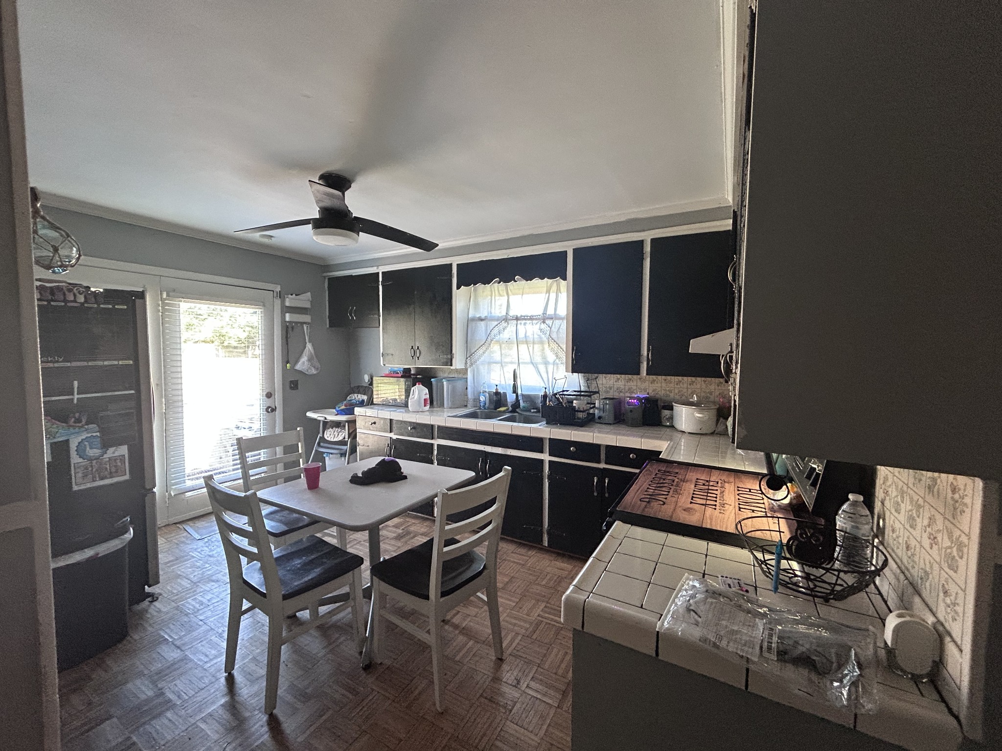 476 Sunset Drive Sparta, TN 38583 - Photo 3 of 21 a dining room with furniture and window