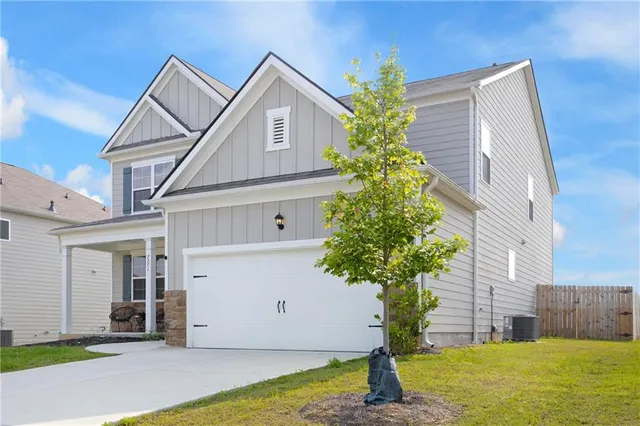 a house view with a outdoor space