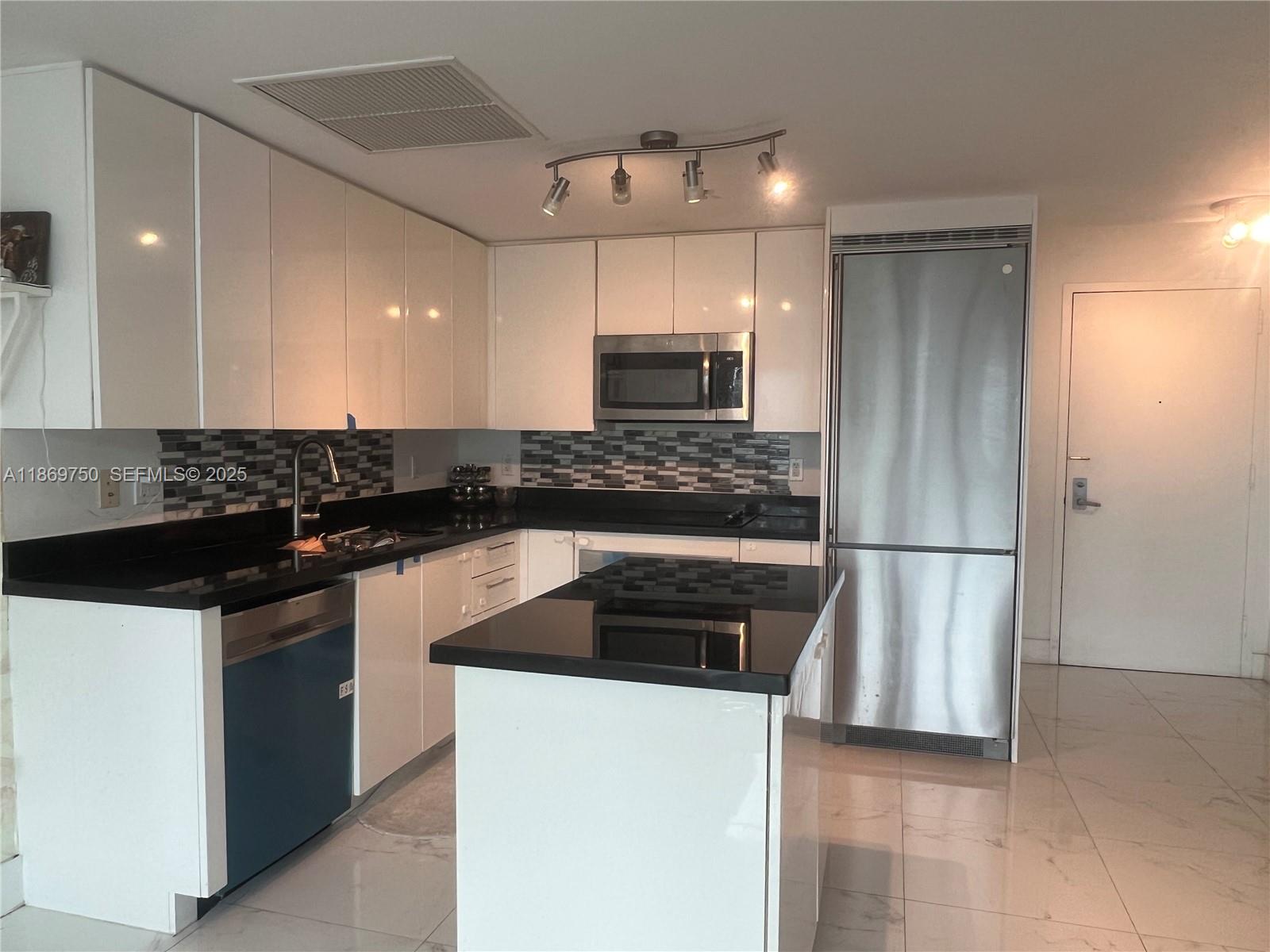 92 Southwest 3rd Street, Unit 3803 Miami, FL 33130 - Photo 4 of 31 Photo 4