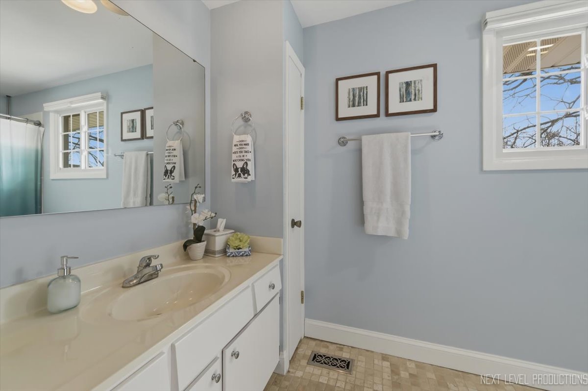 1601 Castbourne Court Wheaton, IL 60189 - Photo 14 of 30 a bathroom with a sink and a mirror