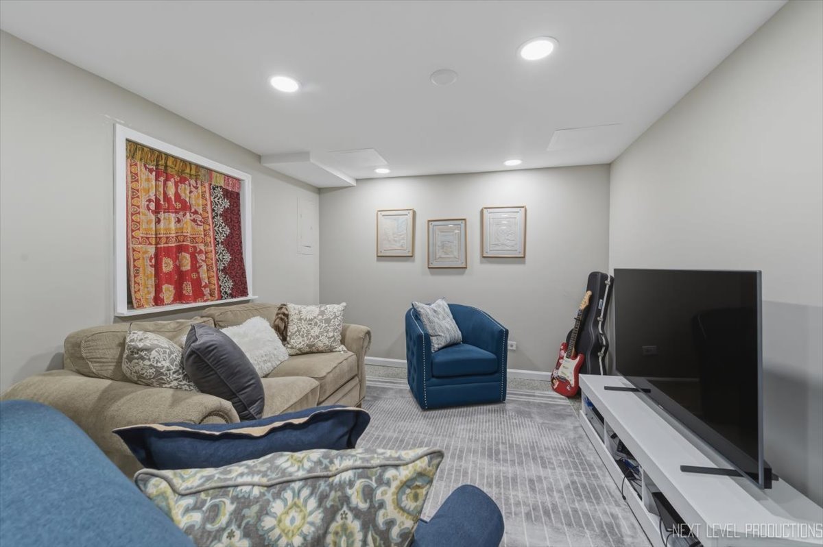 1601 Castbourne Court Wheaton, IL 60189 - Photo 23 of 30 a living room with furniture and a flat screen tv