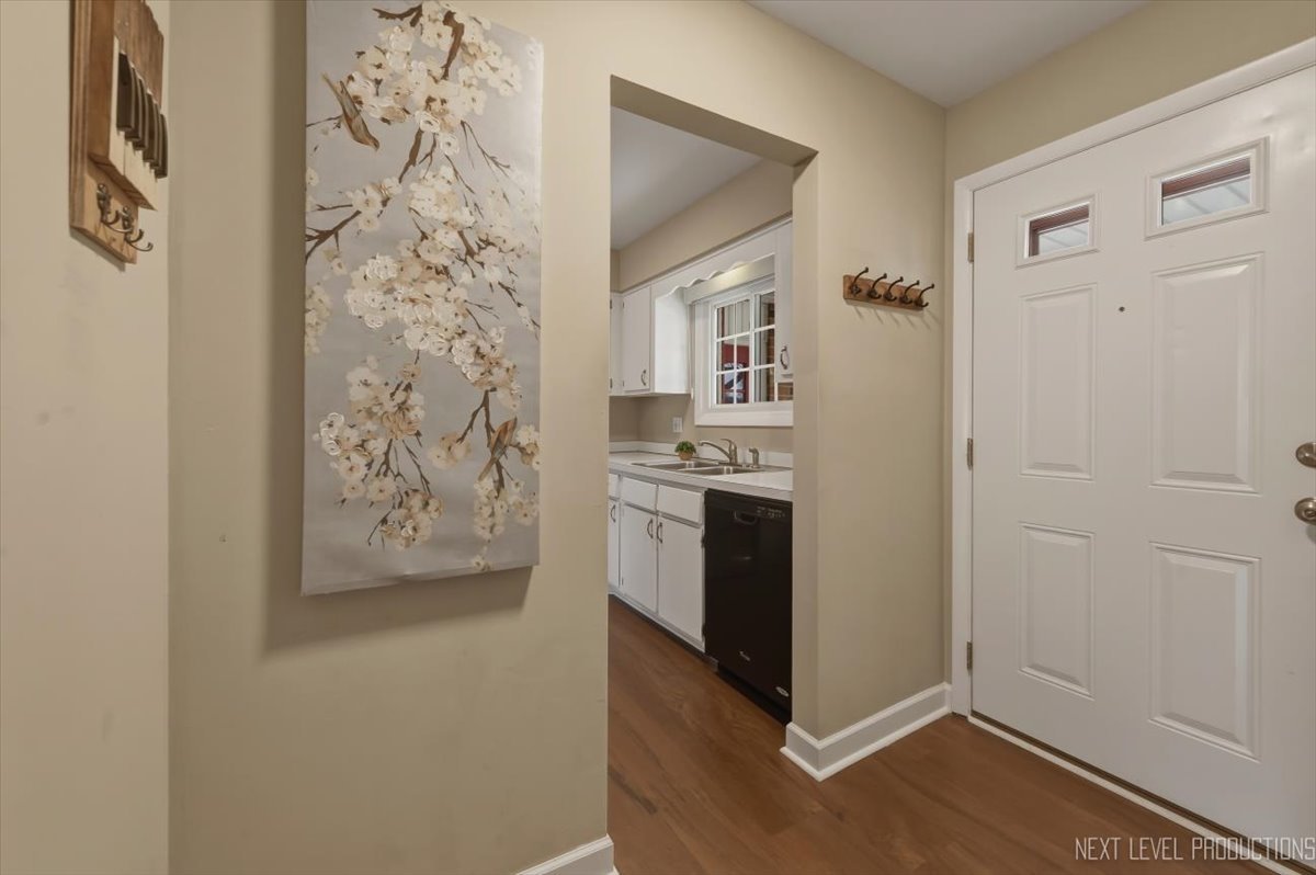 1601 Castbourne Court Wheaton, IL 60189 - Photo 25 of 30 a kitchen with a stove and a refrigerator