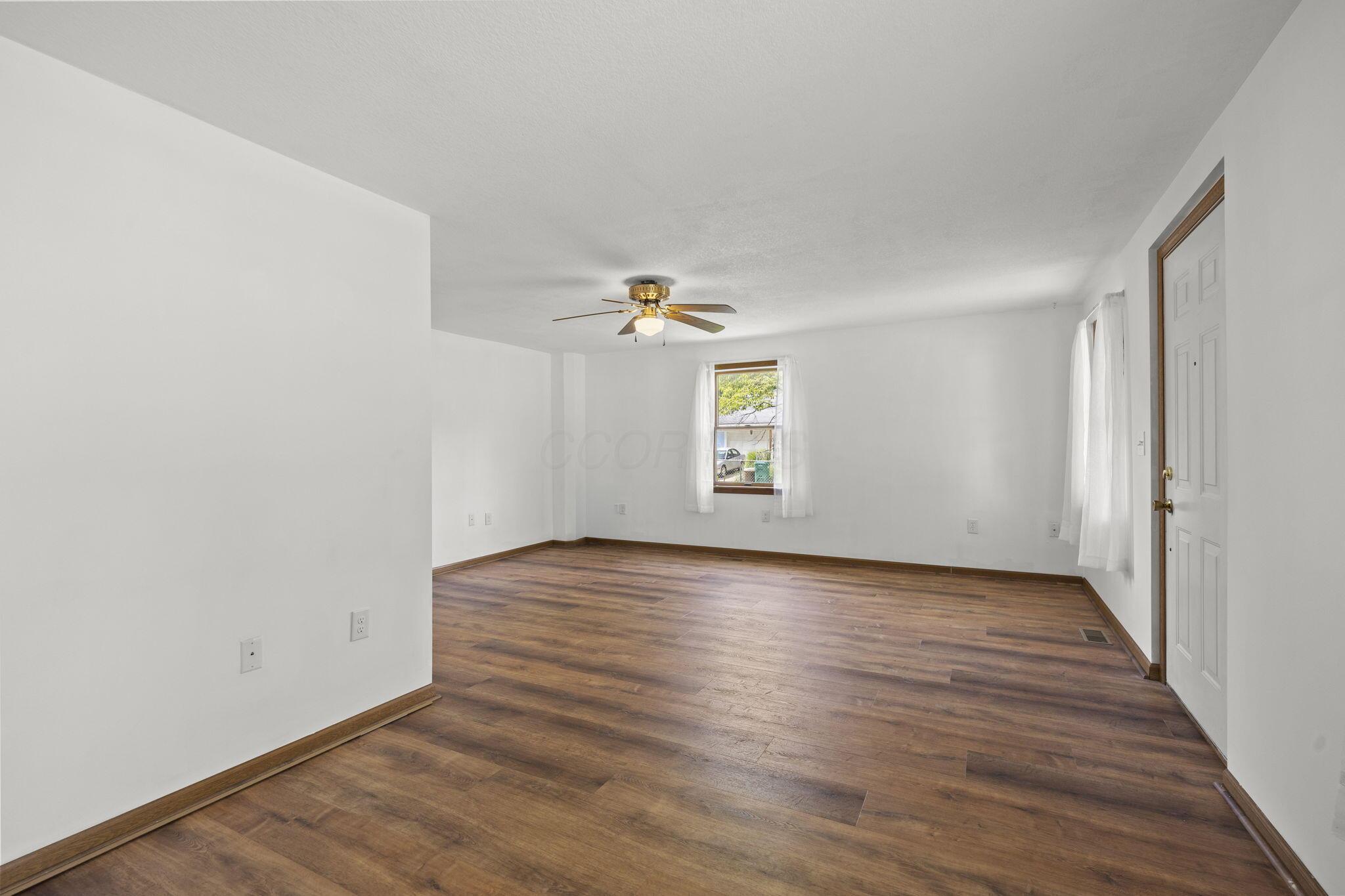175 South 5th Street Newark, OH 43055 - Photo 7 of 50 Living Room