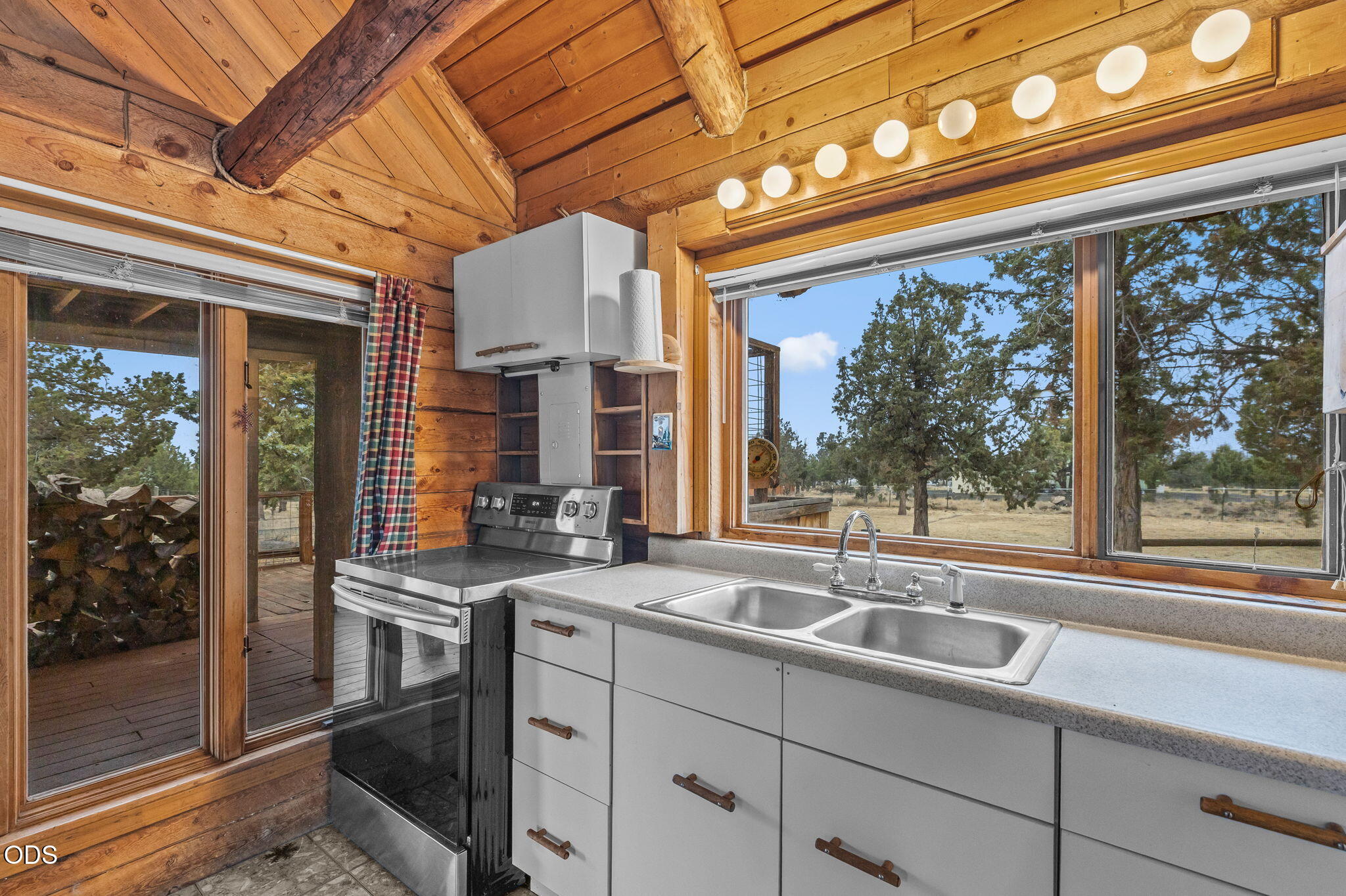 14951 Southeast Cayuse Road Prineville, OR 97754 - Photo 8 of 39 Gallery Image 8