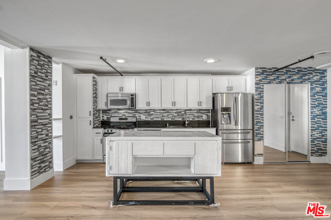 253 South Broadway, Unit 507 Los Angeles, CA 90012 - Photo 3 of 36