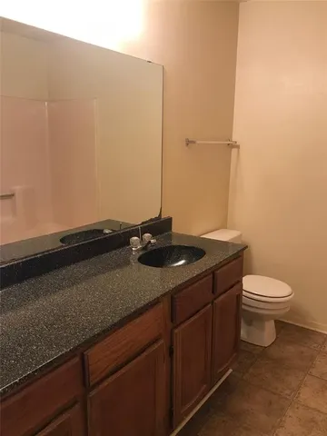 $1,000 | 1401 Courtney Place, Unit B, Cleburne, TX 76033