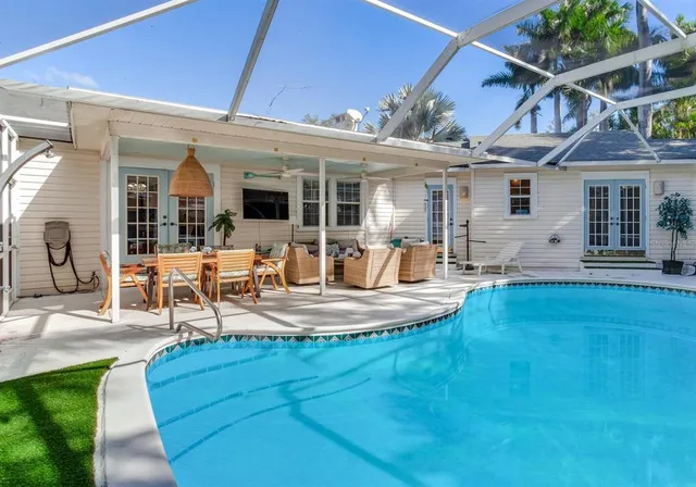 $925,000 | 1960 Lincoln Drive, Sarasota, FL 34236