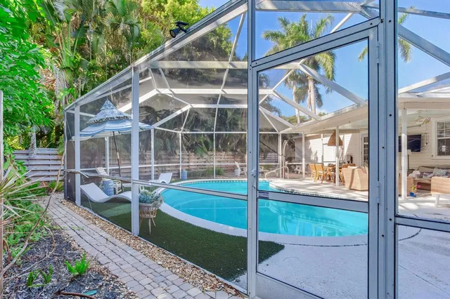 $925,000 | 1960 Lincoln Drive, Sarasota, FL 34236